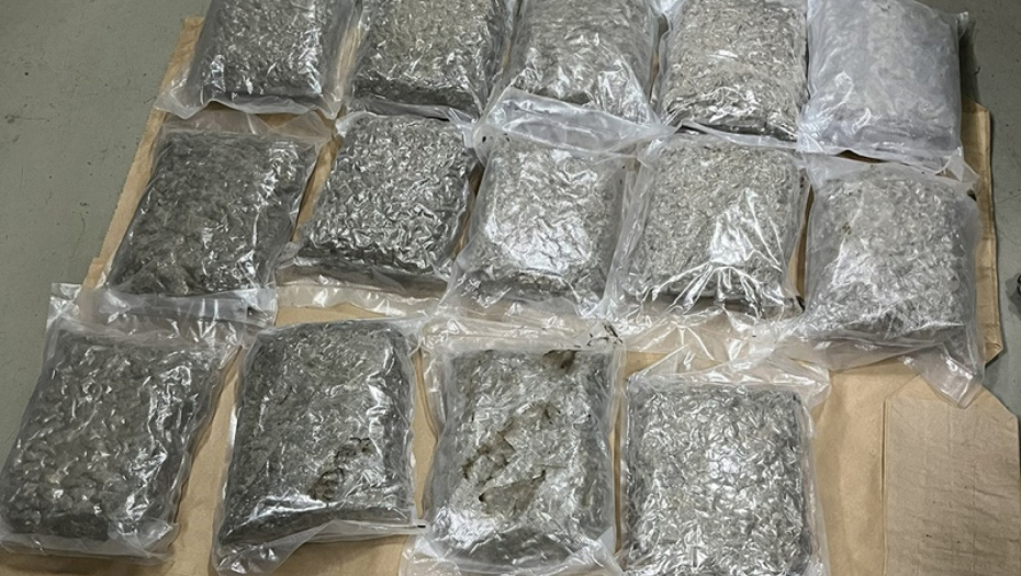 U "MERCEDESU" VALJEVSKA POLICIJA PRONAŠLA SEDAM KILOGRAMA MARIHUANE Uhapšena dva dilera