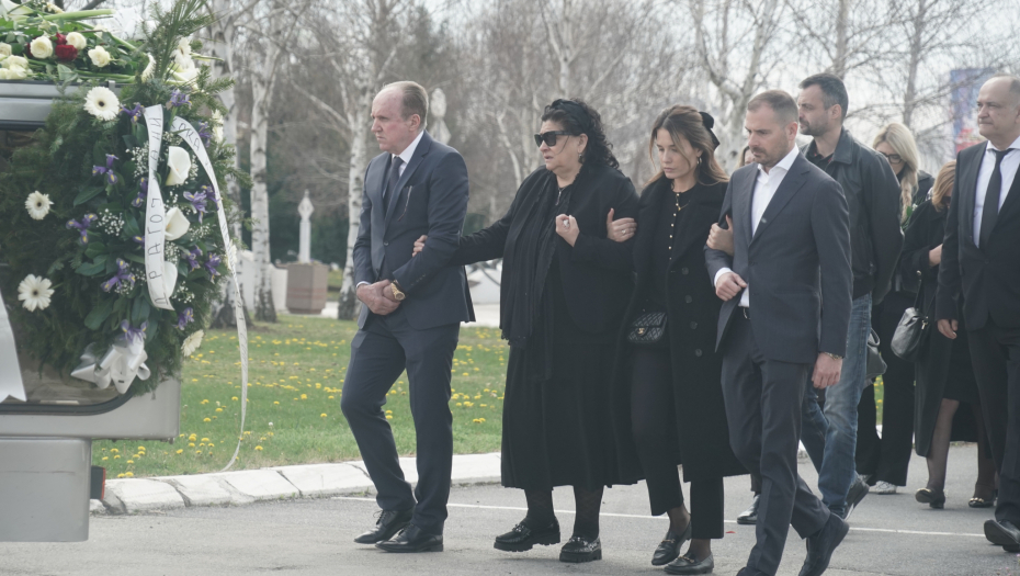 SLIKE KOJE SLAMAJU SRCE Krem srpskog fudbala na sahrani Žane Okuke - tu su Piksi, Duljaj, Terzić... (FOTO)