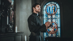 SA 19 GODINA OTIŠLA U MANASTIR Kad je u crkvi ugledala sveštenika koji nikad nije bio sa ženom kao da je struja udarila, njihova priča obišla svet