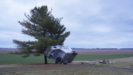 KUĆE UNIŠTENE DO TEMELJA, IMA MRTVIH Jezivi snimci iz Amerike, tornado napravio haos (VIDEO)