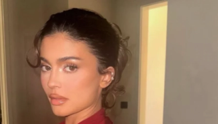 MIRIŠE KAO DUŠA Kajli Džener izgledala kao boginja na proslavi lansiranja svog parfema, elegantna haljina je pun pogodak