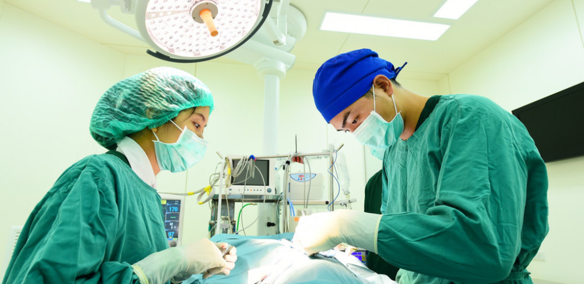 HIRURG SAMO ŠTO SE NIJE SRUŠIO Ovo ljigavo stvorenje je pronašao U ČOVEKOVOM TELU, uvuklo mu se kroz ANUS