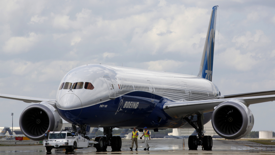 DRAMA NA NEBU Boingu 737 otpao deo krila tokom leta