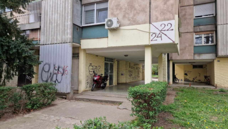 JEZIVA TRAGEDIJA U NOVOM SADU Nepoznata osoba pala sa zgrade (FOTO)