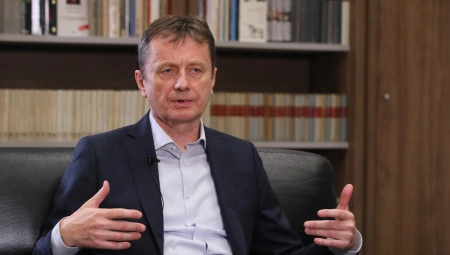 POBEDIĆEMO U BEOGRADU JOŠ UBEDLJIVIJE KUKAVICE KOJE NAPADAJU ŽENE S LEĐA Veliki intervju Darka Glišića za Alo!