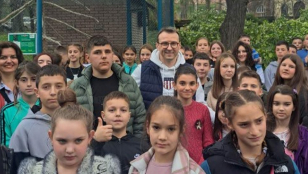 PETAR PETKOVIĆ DOČEKAO MALIŠANE S KOSOVA "Sve što radimo, radimo za našu decu" (FOTO)