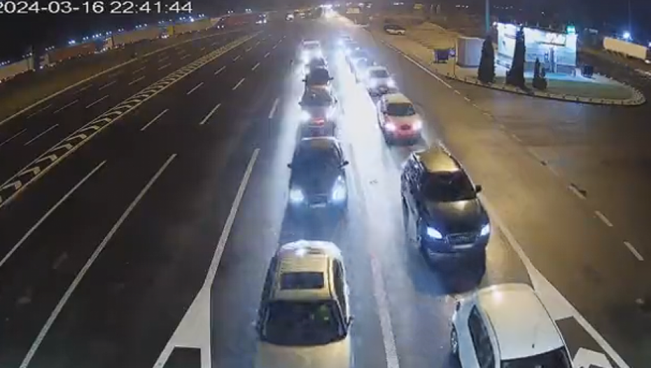 TERETNJACI NA BATROVCIMA ČEKAJU I DO 8 SATI! Evo kakva je situacija za putnička vozila na  graničnim prelazima (FOTO)
