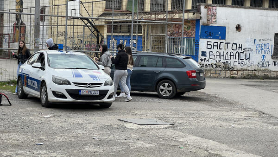 MALOLETNIK PRETIO MASOVNIM UBISTVOM Uhapšen mladić zbog jezivih pretnji, imao ARSENAL ORUŽJA (FOTO)