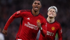 BRUTALAN MEČ NA OLD TRAFORDU Sve prštalo na terenu, viđeno sedam golova, "crveni đavoli" posle preokreta srušili Liverpul u 121. minutu