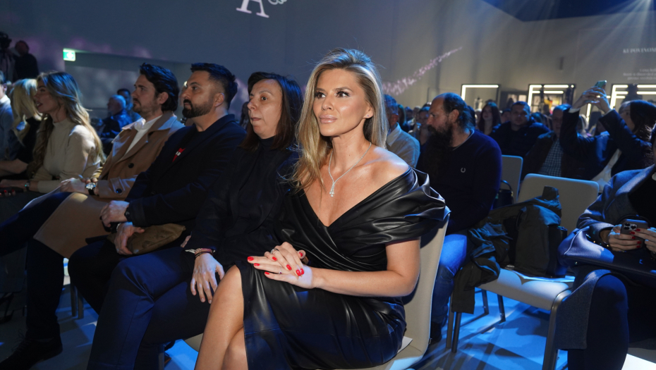 SA DECOM NEMAM PROBLEM, ALI BOJE ME SE Melina prošla pored sina kao da je stranac, priznala da su deca naklonjenija Harisu