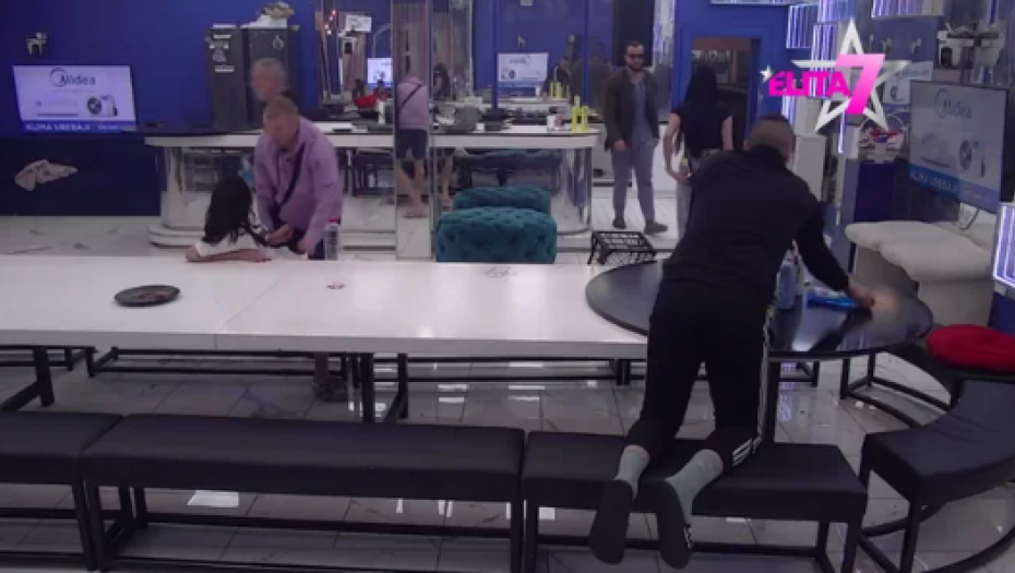 VELIKI ŠEF REAGOVAO, UČESNICI SE RAZBEŽALI! Haos u Eliti, nisu ni slutili šta im produkcija sprema!