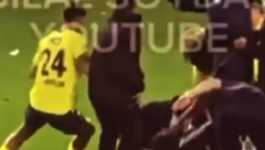 OVO JE JEZIVO Fudbaler Fenera šutnuo huligana u glavu (VIDEO)