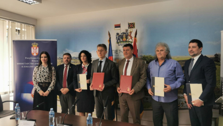 DODELJENE GODIŠNJE NAGRADE Niš, Ada, Bosilegrad i Pećinci najbolje lokalne samouprave u 2023. godini