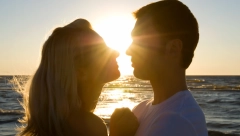 NE MISLI DA RADI NEŠTO LOŠE Žena uvek vara partnera kad je na odmoru, kaže da se to u inostranstvu ne računa