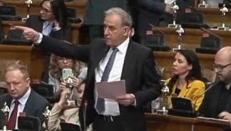 NATO GENERAL PRETI PROFESORU Ponoš prstom nadmeno dovodi u red Radenkovića