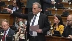 KOLUMNA DRAGUTINA MATANOVIĆA: „Lijepi njihov“ Ponoš u Skupštini Srbije