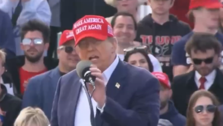 DA LI JE OVO MONTAŽA? Novi snimak pokušaja atentata na Trampa kruži mrežama (VIDEO)