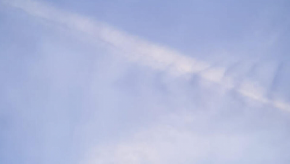 IVAN U 9.32 SNIMIO DRAMATIČNU SCENU IZNAD ZAGREBA Ljudi ne mogu da veruju šta se vidi među oblacima (FOTO)