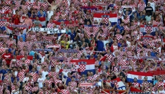 "BRAT UZ BRATA, ALBANAC UZ HRVATA" Hrvatski novinar u prenosu uživo pokazivao albanski simbol, uz sramotnu poruku: Skandalozan video snimak preplavio društvene mreže (VIDEO)