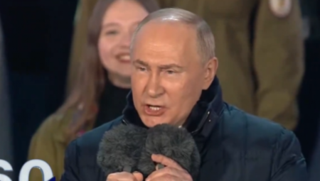 SLAVLJE NA CRVENOM TRGU Putin zapevao sa protivkandidatima i okupljenim građanima! (VIDEO)