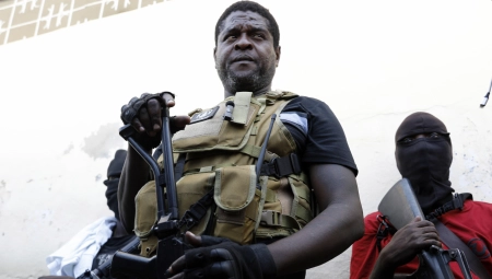 NEKAD BIO POLICAJAC, A SADA POZIVA NA REVOLUCIJU Ko je Roštilj, vođa zloglasnih bandi sa Haitija?