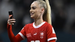PO PRVI PUT U ISTORIJI FUDBALA Juventus doveo Brazilca iz Aston Vile, a nakon toga i njegovu devojku (FOTO)