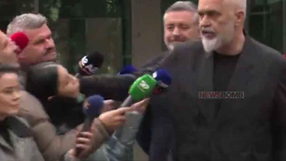 ZBOG OVOG PITANJA MU JE PALA KLAPNA Oglasila se televizija čiju novinarku je gurnuo Edi Rama