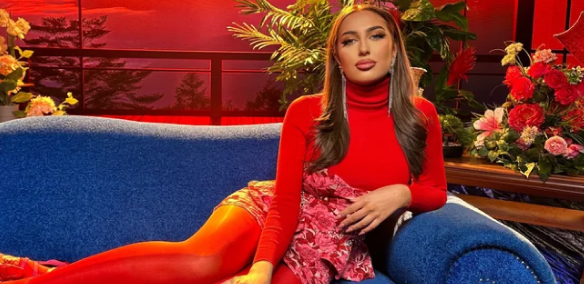 KAKVA BOMBA! Ovakvu Magdalenu još niste videli: Provokacija u crvenim čarapicama i ogrtaču