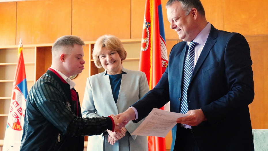 PRVI PUT U SRPSKOM ZDRAVSTVU Mladić sa Daunovim sindromom dobio posao u Institutu