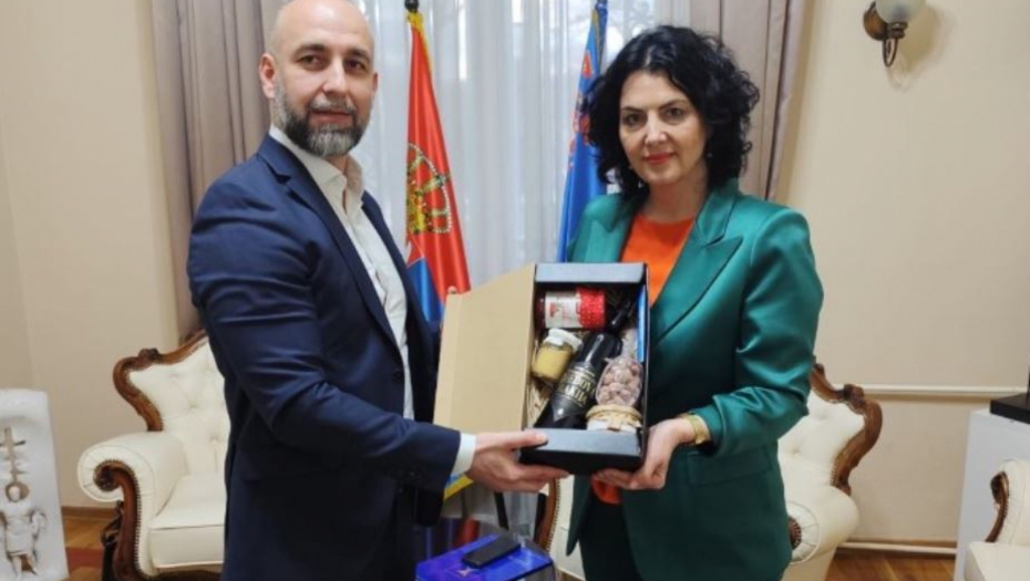 RAZMENA ISKUSTAVA I IDEJA O UNAPREĐENJU POSLOVANJA Banjaluka i Niš povezuju se u saradnji kroz sportske centre (FOTO)
