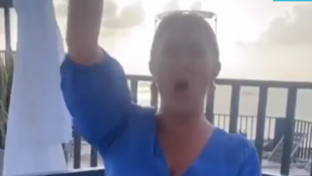 ZBOG OVOG SNIMKA STJUARDESE DOBILE OTKAZ Postavile RASISTIČKI snimak na mreže, SRAMNO su im se rugale (VIDEO)