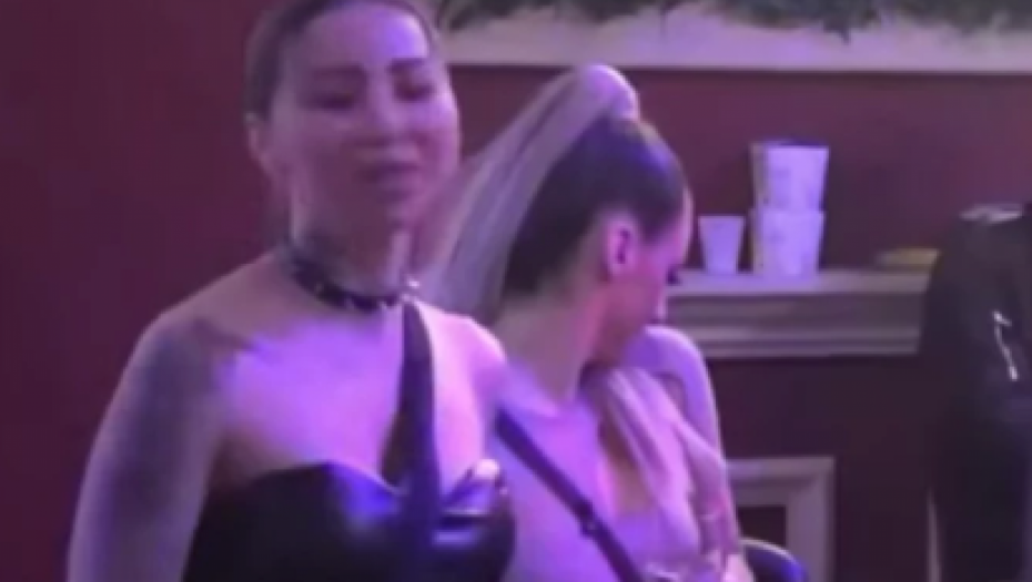 "ANELI JE ZAGRLILA, NJOJ SE SLOŠILO OD SMRADA" Hit snimak sa žurke se širi mrežama, Miona nije znala šta ju je snašlo