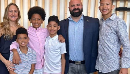 KOPALI PO KONTEJNERIMA ZA HRANU Majka ostavila 4 sina na ulici, a onda se dogodilo čudo!