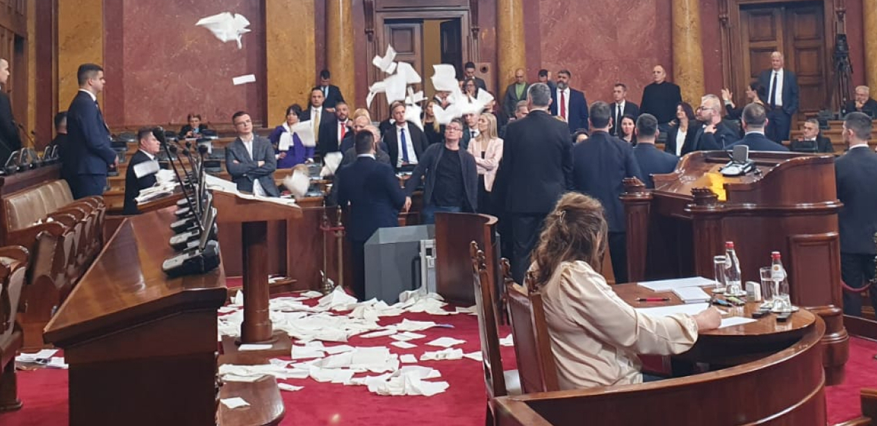 SAMO KRV ŠTO NIJE PALA Nezapamćen haos među đilasovcima posle skupštine