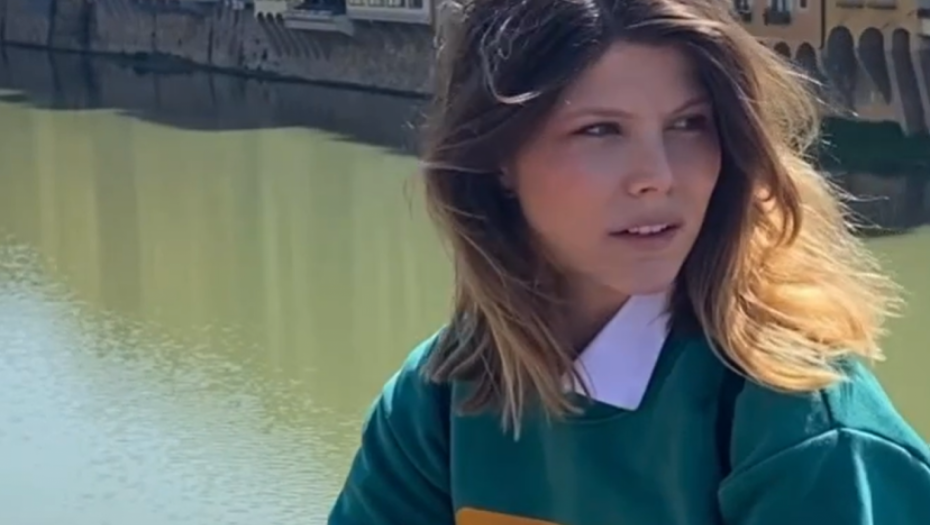 PRVO POJAVLJIVANJE NAŠE GLUMICE NAKON POROĐAJA! Sa sinom od mesec dana bila na koncertu, fotka topi srca