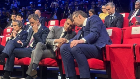 VUČIĆ OTKRIO O ČEMU JE RAZGOVARAO SA MAKRONOM Oglasio se dok traje Samit u Briselu (FOTO)