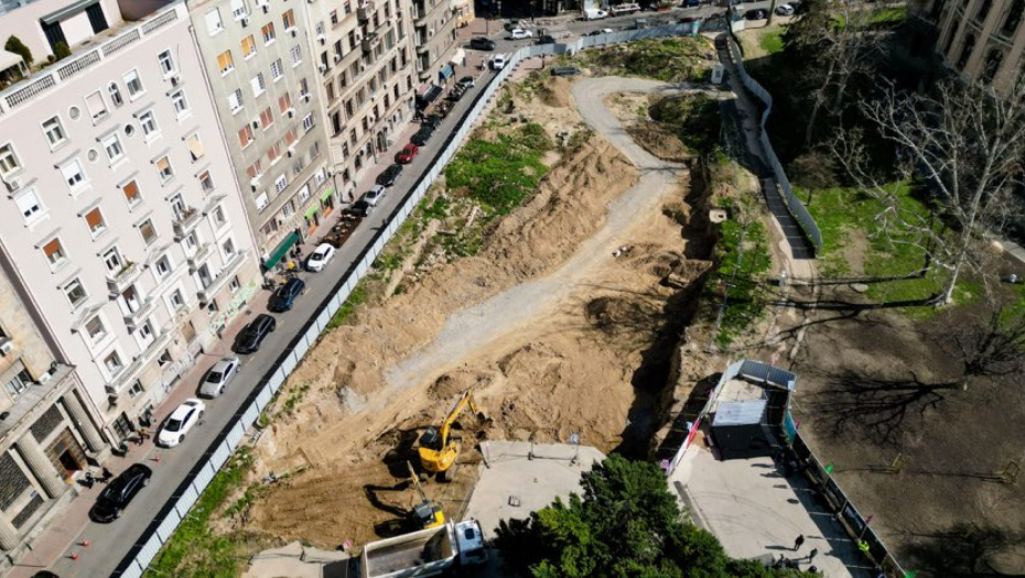 NEMA VIŠE BESKRAJNOG KRUŽENJA Šapić najavio rešenje za manjak parking-mesta u centru