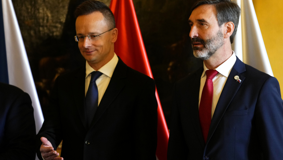 NE ŠALJEMO ORUŽJE UKRAJINI Mađarska i Slovačka neće učestvovati "ni u kakvim zajedničkim akcijama"