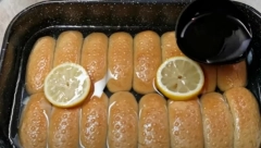 STARI RECEPT ZA URMAŠICE: Tradicionalna poslastica kojoj niko NE odoleva, topi se u ustima!