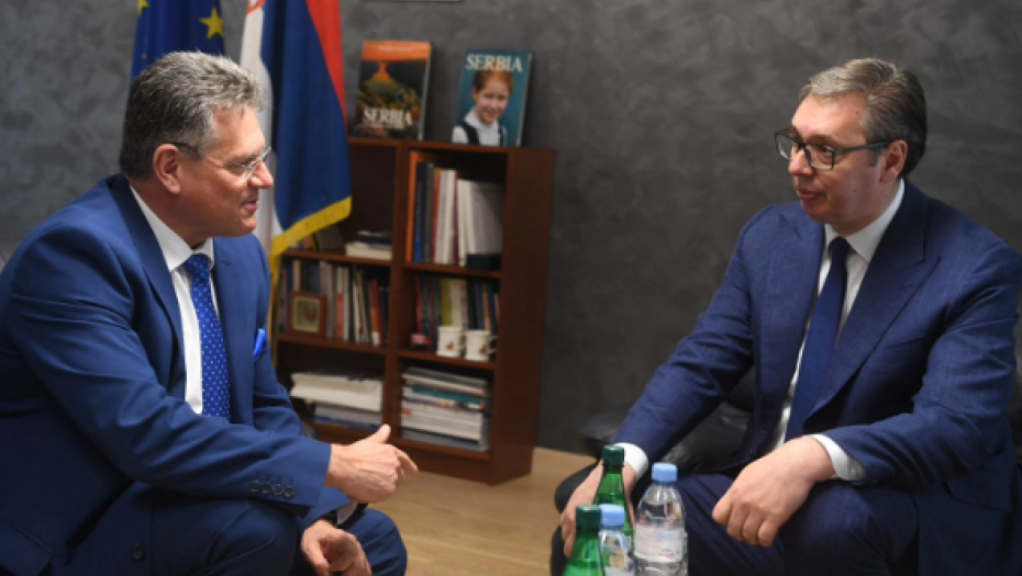 VUČIĆ RAZGOVARAO SA ŠEFČOVIČEM: Odličan susret i prilika da razmenimo mišljenja (FOTO)