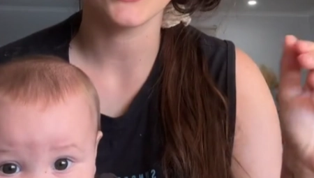 IMA 6 MESECI, A NOSI ODEĆU ZA DVOGODIŠNJAKE Ova preslatka beba džin će vam ulepšati dan! (FOTO)