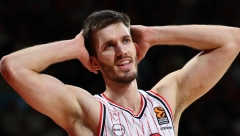 NOVI PROBLEMI ZA PEŠIĆA Petrušev iznet sa terena! (FOTO)