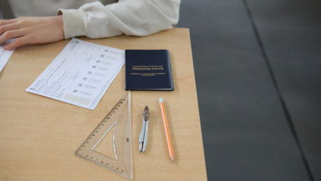 KO JE UZEO OVU OLOVKU NA PROBNOM TESTU, KAO DA NIJE NI RADIO Stroga pravila moraju da se poštuju i na simulaciji polaganja