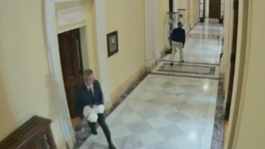 OSIM DIVLJANJA I PROSTAKLUKA, OSTAĆE UPAMĆENI PO - KRAĐI TOALET PAPIRA! Orlić objavio snimak, pita se ono što bi trebalo SVAKO