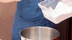 STAVITE OVO U BRAŠNO Produžićete mu svežinu, trik je star i proveren