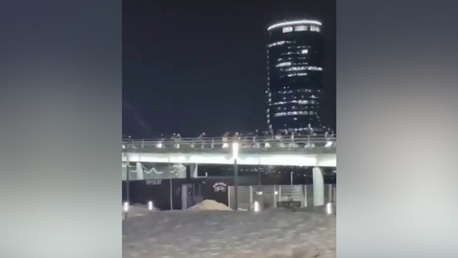 PRVI MINUTI NAKON POČETKA MASAKRA Isplivao novi snimak terorističkog napada u Moskvi (VIDEO)