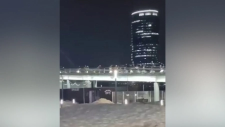 PRVI MINUTI NAKON POČETKA MASAKRA Isplivao novi snimak terorističkog napada u Moskvi (VIDEO)