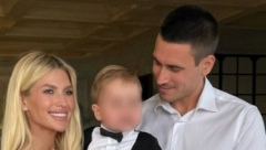 SIN SAŠKE I ĐOLETA ĐOKOVIĆA DŽENTLMEN OD MALIH NOGU! Novakova snajka oduševila javnost, uslikala malog Aleksandra i raznežila sve