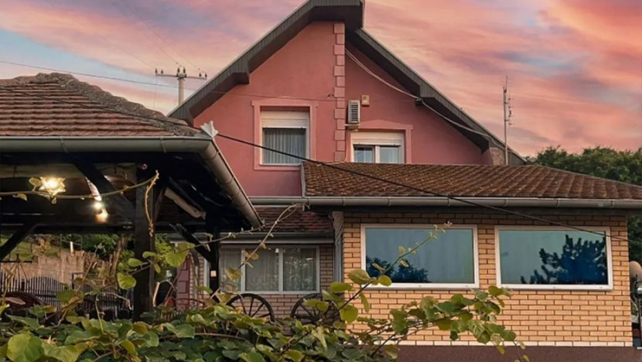 PRODAJE BAJKOVITU KUĆU U JUGOVU ZA 120.000 EVRA: Zamena je moguća samo uz jedan uslov (FOTO)