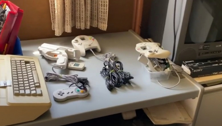 DA SE NAJEŽIŠ Jutjuber otvorio stari soni plej stejšn, a unutra-ceo zoološki vrt! (VIDEO)